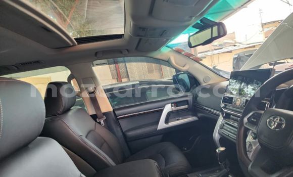 Nunua Ilio tumika Toyota Land Cruiser Prado Nyeupe Gari ndani ya Maputo nchini Maputo Nunua Ilio tumika Toyota Land Cruiser Prado Nyeupe Gari ndani ya Maputo nchini Maputo