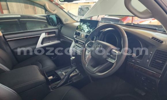 Nunua Ilio tumika Toyota Land Cruiser Prado Nyeupe Gari ndani ya Maputo nchini Maputo Nunua Ilio tumika Toyota Land Cruiser Prado Nyeupe Gari ndani ya Maputo nchini Maputo