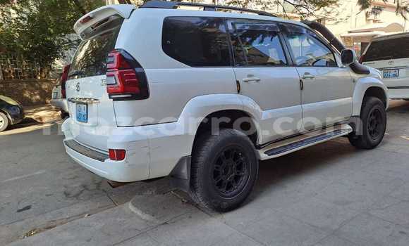 Buy Used Toyota Land Cruiser Prado White Car in Maputo in Maputo Buy Used Toyota Land Cruiser Prado White Car in Maputo in Maputo