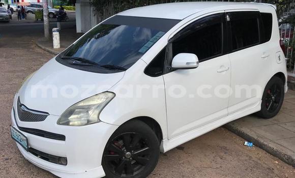 Nunua Ilio tumika Toyota Ractis Nyeupe Gari ndani ya Maputo nchini Maputo