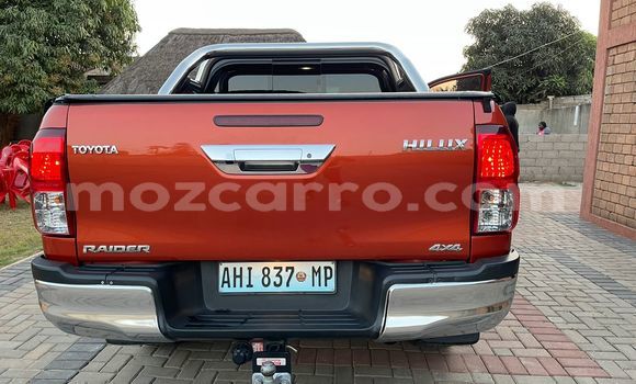 Nunua Ilio tumika Toyota Land Cruiser Nyekundu Gari ndani ya Maputo nchini Maputo Nunua Ilio tumika Toyota Land Cruiser Nyekundu Gari ndani ya Maputo nchini Maputo