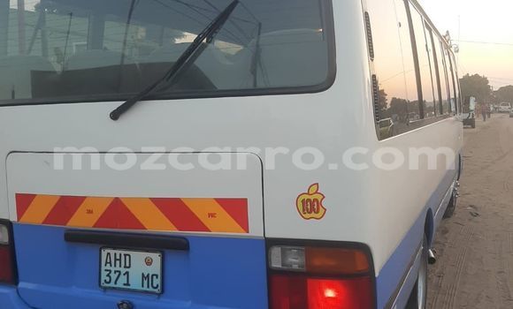Comprar Usado Toyota Coaster Azul Carro em Maputo em Maputo Comprar Usado Toyota Coaster Azul Carro em Maputo em Maputo