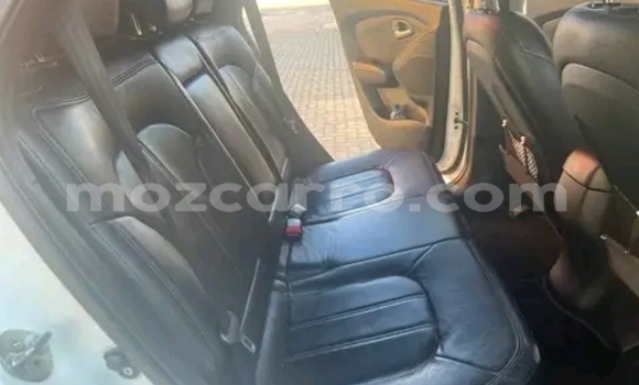 Nunua Ilio tumika Hyundai ix35 Nyeupe Gari ndani ya Maputo nchini Maputo Nunua Ilio tumika Hyundai ix35 Nyeupe Gari ndani ya Maputo nchini Maputo