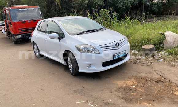 Nunua Ilio tumika Toyota Auris Nyeupe Gari ndani ya Maputo nchini Maputo