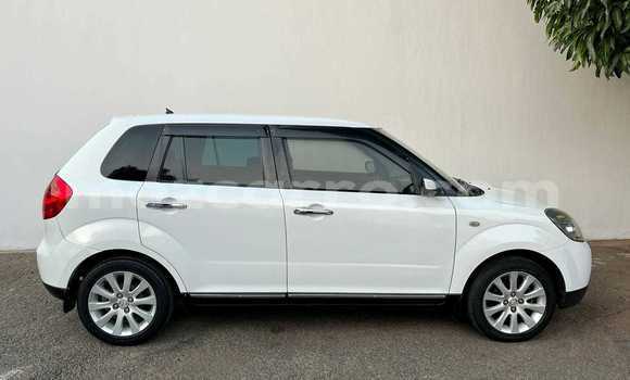 Nunua Ilio tumika Mazda Verisa Nyeupe Gari ndani ya Maputo nchini Maputo Nunua Ilio tumika Mazda Verisa Nyeupe Gari ndani ya Maputo nchini Maputo