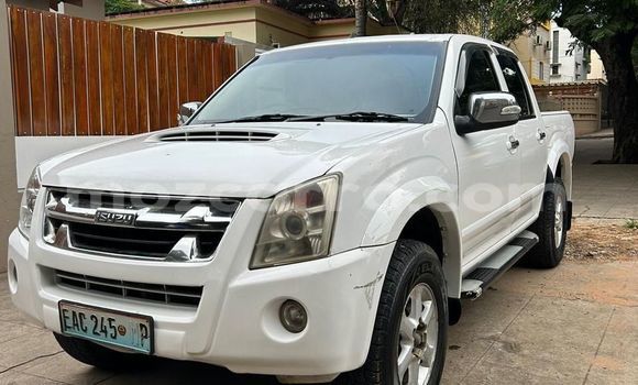 Comprar Usado Isuzu KB Branco Carro em Maputo em Maputo Comprar Usado Isuzu KB Branco Carro em Maputo em Maputo
