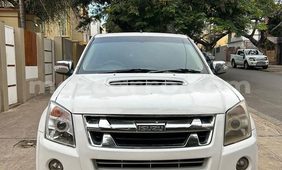 Comprar Usado Isuzu KB Branco Carro em Maputo em Maputo Comprar Usado Isuzu KB Branco Carro em Maputo em Maputo