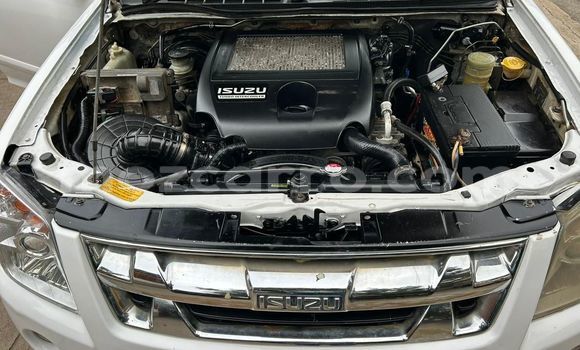 Comprar Usado Isuzu KB Branco Carro em Maputo em Maputo Comprar Usado Isuzu KB Branco Carro em Maputo em Maputo