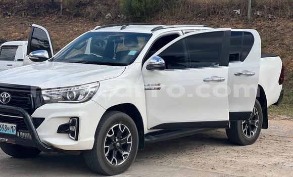 Tenga Tsaru Toyota Hiluxe Revo Chena Mota in Maputo in Maputo