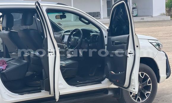 Comprar Usado Toyota Hiluxe Revo Branco Carro em Maputo em Maputo Comprar Usado Toyota Hiluxe Revo Branco Carro em Maputo em Maputo