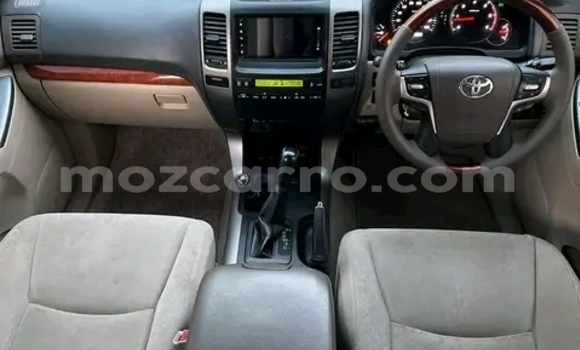 Nunua Ilio tumika Toyota Land Cruiser Prado Nyeupe Gari ndani ya Maputo nchini Maputo Nunua Ilio tumika Toyota Land Cruiser Prado Nyeupe Gari ndani ya Maputo nchini Maputo