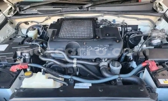 Nunua Ilio tumika Toyota Land Cruiser Prado Nyeupe Gari ndani ya Maputo nchini Maputo Nunua Ilio tumika Toyota Land Cruiser Prado Nyeupe Gari ndani ya Maputo nchini Maputo