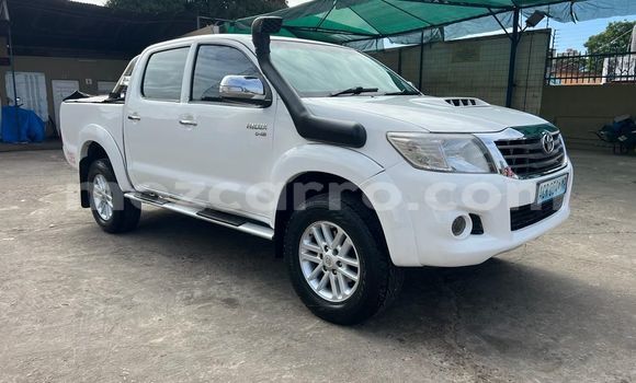 Comprar Usado Toyota Hilux Branco Carro em Maputo em Maputo