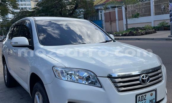 Comprar Usado Toyota Vanguard Branco Carro em Maputo em Maputo