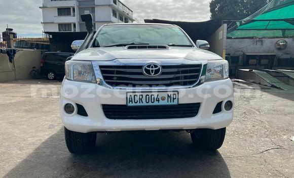 Tenga Tsaru Toyota Hilux Chena Mota in Maputo in Maputo