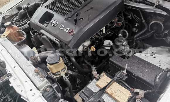 Nunua Ilio tumika Toyota Hilux Nyeupe Gari ndani ya Maputo nchini Maputo Nunua Ilio tumika Toyota Hilux Nyeupe Gari ndani ya Maputo nchini Maputo