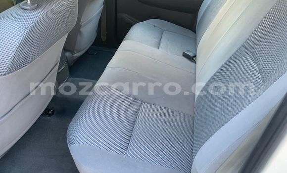 Nunua Ilio tumika Toyota Hilux Nyeupe Gari ndani ya Maputo nchini Maputo Nunua Ilio tumika Toyota Hilux Nyeupe Gari ndani ya Maputo nchini Maputo
