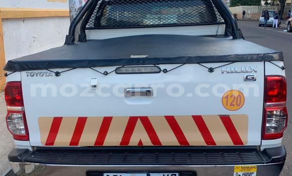 Nunua Ilio tumika Toyota Hilux Nyeupe Gari ndani ya Maputo nchini Maputo Nunua Ilio tumika Toyota Hilux Nyeupe Gari ndani ya Maputo nchini Maputo