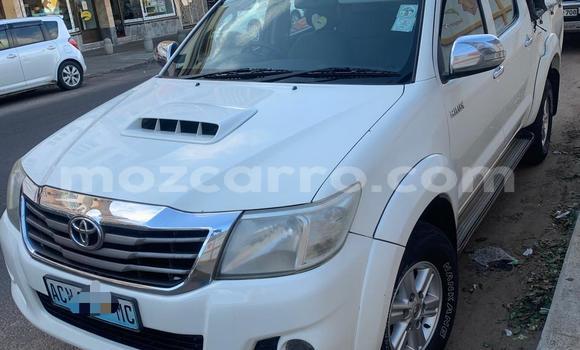 Nunua Ilio tumika Toyota Hilux Nyeupe Gari ndani ya Maputo nchini Maputo Nunua Ilio tumika Toyota Hilux Nyeupe Gari ndani ya Maputo nchini Maputo
