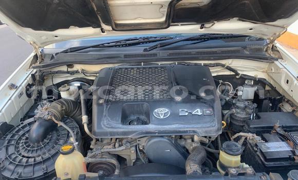 Nunua Ilio tumika Toyota Hilux Nyeupe Gari ndani ya Maputo nchini Maputo Nunua Ilio tumika Toyota Hilux Nyeupe Gari ndani ya Maputo nchini Maputo