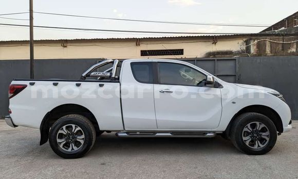 Comprar Usado Mazda BT-50 Branco Carro em Maputo em Maputo