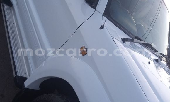 Nunua Ilio tumika Toyota Land Cruiser Prado Nyeupe Gari ndani ya Maputo nchini Maputo Nunua Ilio tumika Toyota Land Cruiser Prado Nyeupe Gari ndani ya Maputo nchini Maputo