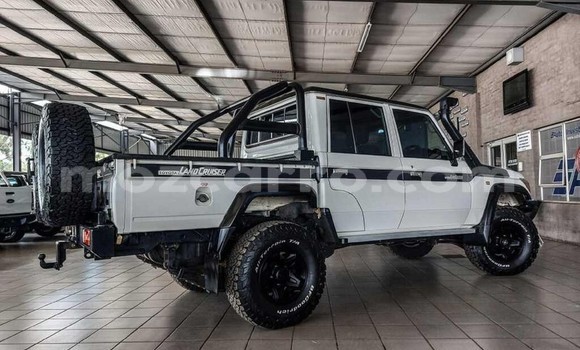 Comprar Usado Toyota Land Cruiser Branco Carro em Maputo em Maputo Comprar Usado Toyota Land Cruiser Branco Carro em Maputo em Maputo