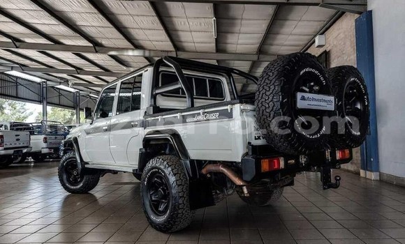 Comprar Usado Toyota Land Cruiser Branco Carro em Maputo em Maputo Comprar Usado Toyota Land Cruiser Branco Carro em Maputo em Maputo