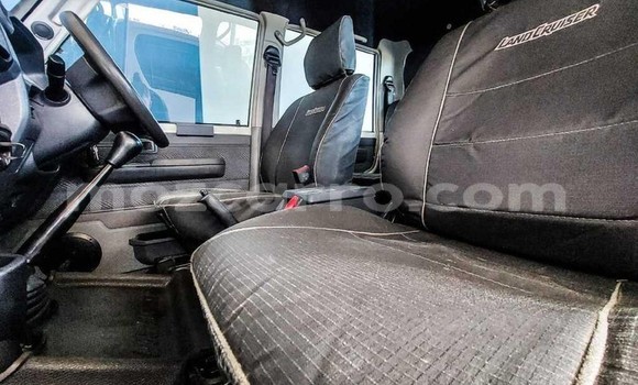 Comprar Usado Toyota Land Cruiser Branco Carro em Maputo em Maputo Comprar Usado Toyota Land Cruiser Branco Carro em Maputo em Maputo