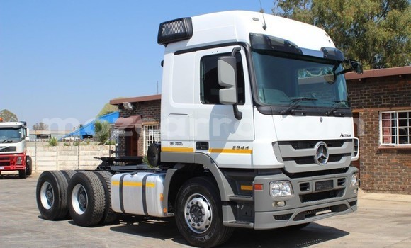 Buy Used Mercedes‒Benz 2644 White Truck in Maputo in Maputo Buy Used Mercedes‒Benz 2644 White Truck in Maputo in Maputo