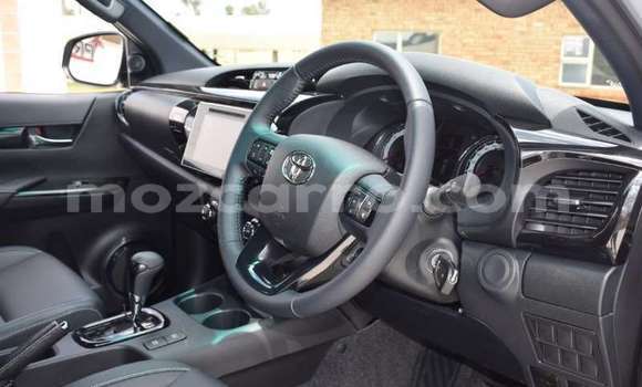 Comprar Usado Toyota Hilux Prata Carro em Maputo em Maputo Comprar Usado Toyota Hilux Prata Carro em Maputo em Maputo