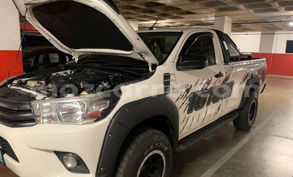 Nunua Ilio tumika Toyota Hilux Nyeupe Gari ndani ya Maputo nchini Maputo
