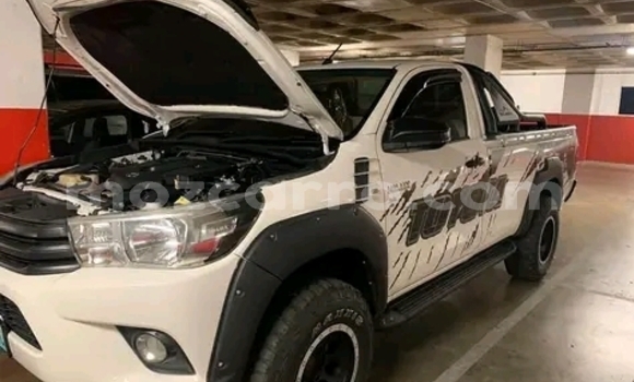 Nunua Ilio tumika Toyota Hilux Nyeupe Gari ndani ya Maputo nchini Maputo Nunua Ilio tumika Toyota Hilux Nyeupe Gari ndani ya Maputo nchini Maputo