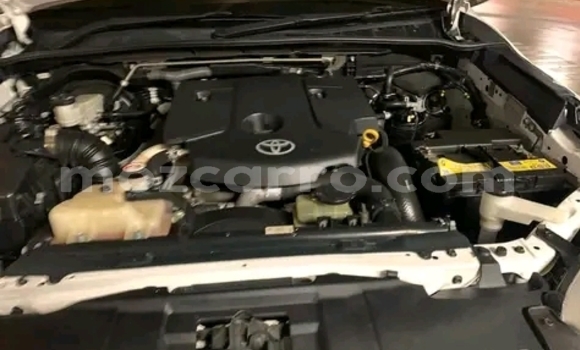 Nunua Ilio tumika Toyota Hilux Nyeupe Gari ndani ya Maputo nchini Maputo Nunua Ilio tumika Toyota Hilux Nyeupe Gari ndani ya Maputo nchini Maputo