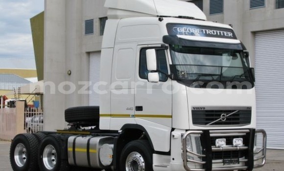 Comprar Usado Volvo F4 Branco Caminhão em Maputo em Maputo Comprar Usado Volvo F4 Branco Caminhão em Maputo em Maputo