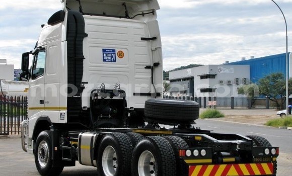 Comprar Usado Volvo F4 Branco Caminhão em Maputo em Maputo Comprar Usado Volvo F4 Branco Caminhão em Maputo em Maputo