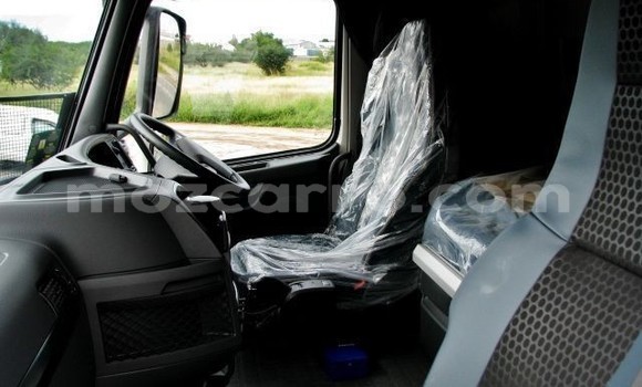 Comprar Usado Volvo F4 Branco Caminhão em Maputo em Maputo Comprar Usado Volvo F4 Branco Caminhão em Maputo em Maputo