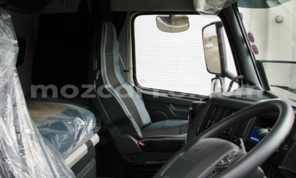 Comprar Usado Volvo F4 Branco Caminhão em Maputo em Maputo Comprar Usado Volvo F4 Branco Caminhão em Maputo em Maputo