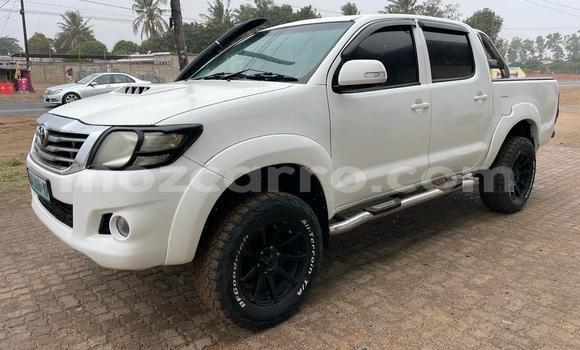 Tenga Tsaru Toyota Hilux Tsvuku Mota in Maputo in Maputo Tenga Tsaru Toyota Hilux Tsvuku Mota in Maputo in Maputo