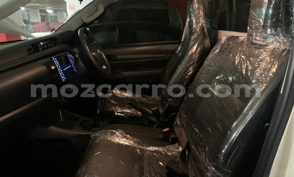 Nunua Ilio tumika Toyota Hiluxe Revo Nyeupe Gari ndani ya Maputo nchini Maputo Nunua Ilio tumika Toyota Hiluxe Revo Nyeupe Gari ndani ya Maputo nchini Maputo