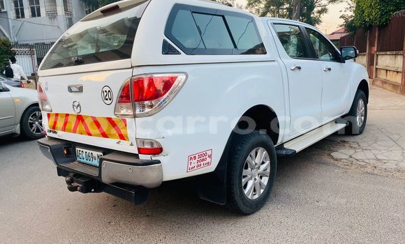 Comprar Usado Mazda BT-50 Branco Carro em Maputo em Maputo Comprar Usado Mazda BT-50 Branco Carro em Maputo em Maputo