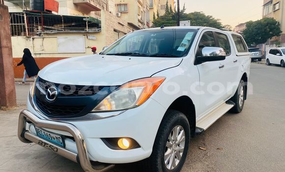 Comprar Usado Mazda BT-50 Branco Carro em Maputo em Maputo Comprar Usado Mazda BT-50 Branco Carro em Maputo em Maputo