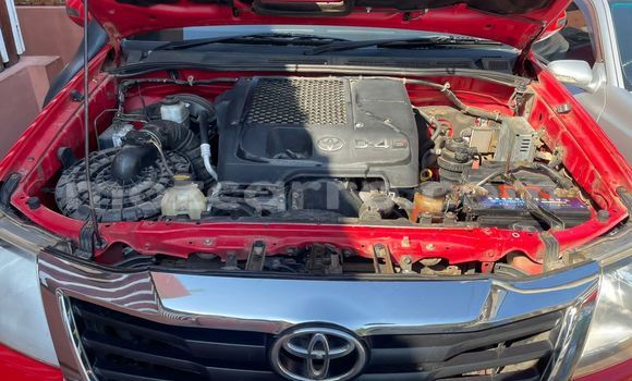 Nunua Ilio tumika Toyota Hilux Nyekundu Gari ndani ya Maputo nchini Maputo Nunua Ilio tumika Toyota Hilux Nyekundu Gari ndani ya Maputo nchini Maputo