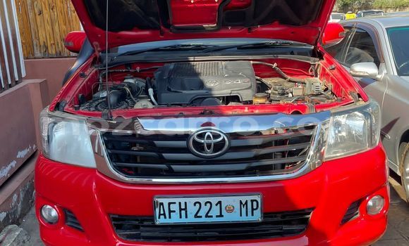 Nunua Ilio tumika Toyota Hilux Nyekundu Gari ndani ya Maputo nchini Maputo Nunua Ilio tumika Toyota Hilux Nyekundu Gari ndani ya Maputo nchini Maputo