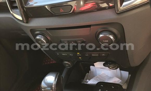 Nunua Ilio tumika Ford Everest Nyekundu Gari ndani ya Maputo nchini Maputo Nunua Ilio tumika Ford Everest Nyekundu Gari ndani ya Maputo nchini Maputo
