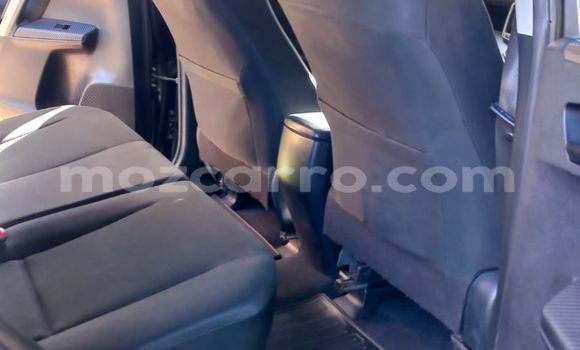 Nunua Ilio tumika Toyota RAV4 Fedha Gari ndani ya Maputo nchini Maputo Nunua Ilio tumika Toyota RAV4 Fedha Gari ndani ya Maputo nchini Maputo