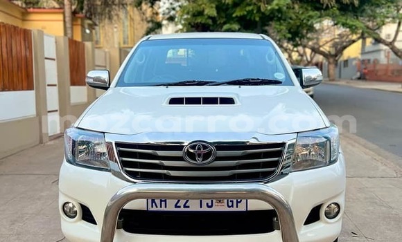 Comprar Usado Toyota Hilux Branco Carro em Maputo em Maputo