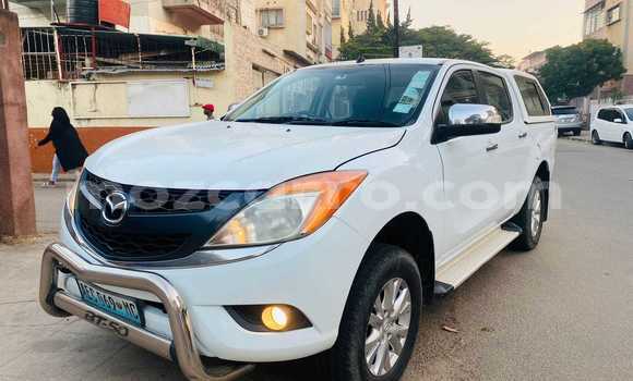 Nunua Ilio tumika Mazda BT-50 Nyeupe Gari ndani ya Maputo nchini Maputo