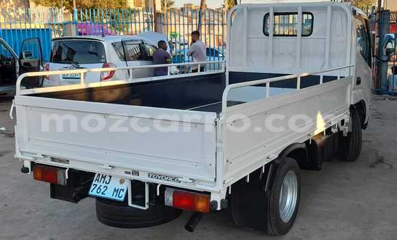 Nunua Ilio tumika Toyota Hiace Nyeupe Gari ndani ya Maputo nchini Maputo Nunua Ilio tumika Toyota Hiace Nyeupe Gari ndani ya Maputo nchini Maputo