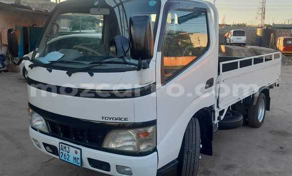 Nunua Ilio tumika Toyota Hiace Nyeupe Gari ndani ya Maputo nchini Maputo Nunua Ilio tumika Toyota Hiace Nyeupe Gari ndani ya Maputo nchini Maputo